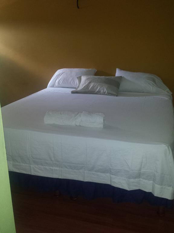 Impeccable Guest Rooms 2 Кингстон Номер фото